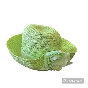 👒Little girl OS, green sun hat with green rose & ribbon accent, preowned.
